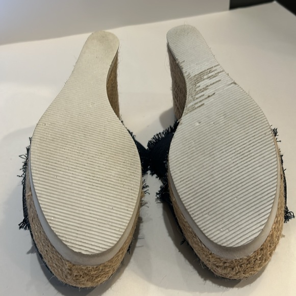 Navy Blue Denham wedges with fringe size 9. Brand is Rampage. White rubber sole - Picture 9 of 13